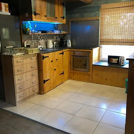 Kékház Apartman Appartamento *